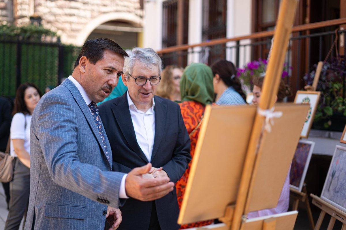 hkilca's tweet photo. 📍Karatay Sanat Merkezi

Necmettin Erbakan Üniversitemiz ve Yurtdışı Türkler Başkanlığı ile birlikte, Geleneksel Sanatlar alanında yürüttüğümüz proje kapsamında tamamlanan ve devam eden kursların sergisine katıldık.

Ortaya çıkan sanat eserlerinin her biri çok kıymetli. Tüm kursiyerlerimizi ve hocalarımızı tebrik ediyorum.