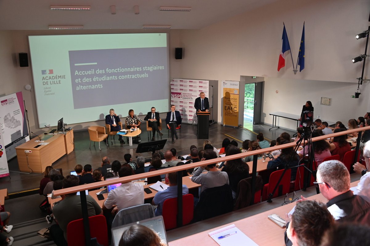 AcLille's tweet photo. Bienvenue dans @aclille aux 1280 nouveaux fonctionnaires stagiaires et 480 étudiants contractuels alternants.
La semaine d'accueil se poursuit avec un temps de présentation de l'académie et des départements par la rectrice et les DASEN @dsden59 @dsden62 https://t.co/rwbRhry61k