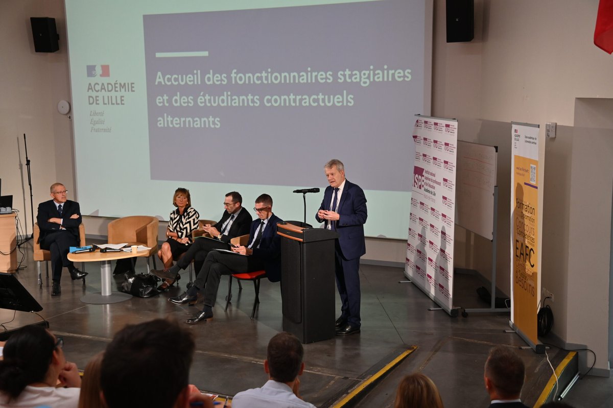 AcLille's tweet photo. Bienvenue dans @aclille aux 1280 nouveaux fonctionnaires stagiaires et 480 étudiants contractuels alternants.
La semaine d'accueil se poursuit avec un temps de présentation de l'académie et des départements par la rectrice et les DASEN @dsden59 @dsden62 https://t.co/rwbRhry61k