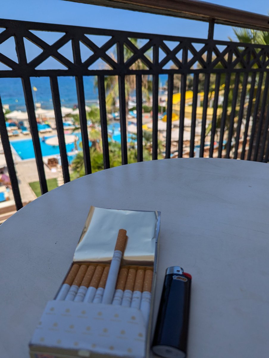 Maxbruno0815's tweet photo. @PepijnDemortier Greetings from Greece https://t.co/aNdgmhi0tz