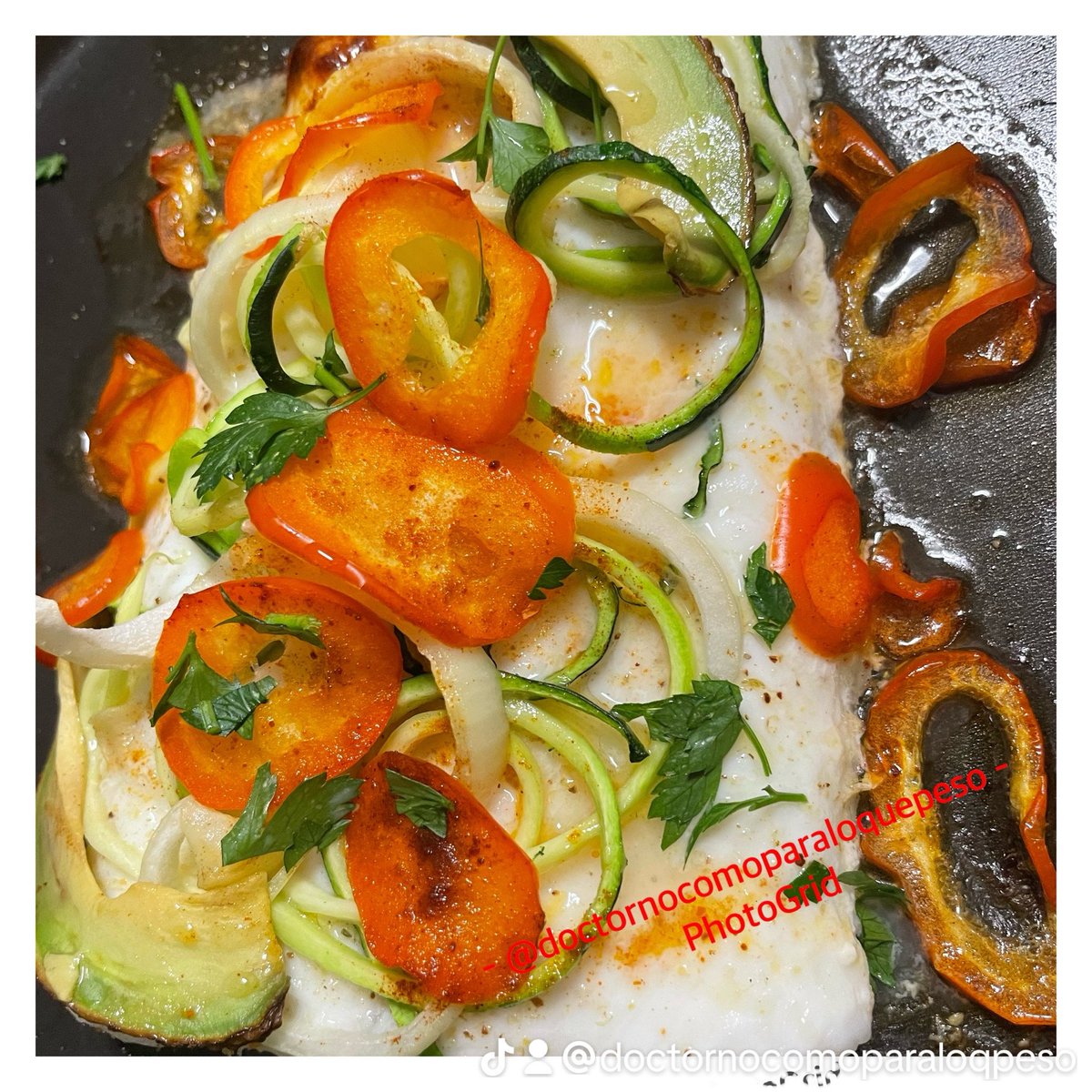 Elelainie's tweet photo. Comida en 10 minutos. Salpimento el congrio, hacemos unas tiras de calabacin, cortamos pimiento y cebolla con la mandolina, lo colocamos encima del pescado, 6 minutos y Voila!!. Con un vaso de gazpacho de cerezas, apañao y no veas lo ricooo!!
#comidaen10minutos #repas #pescadito https://t.co/J6PCtAm0ly