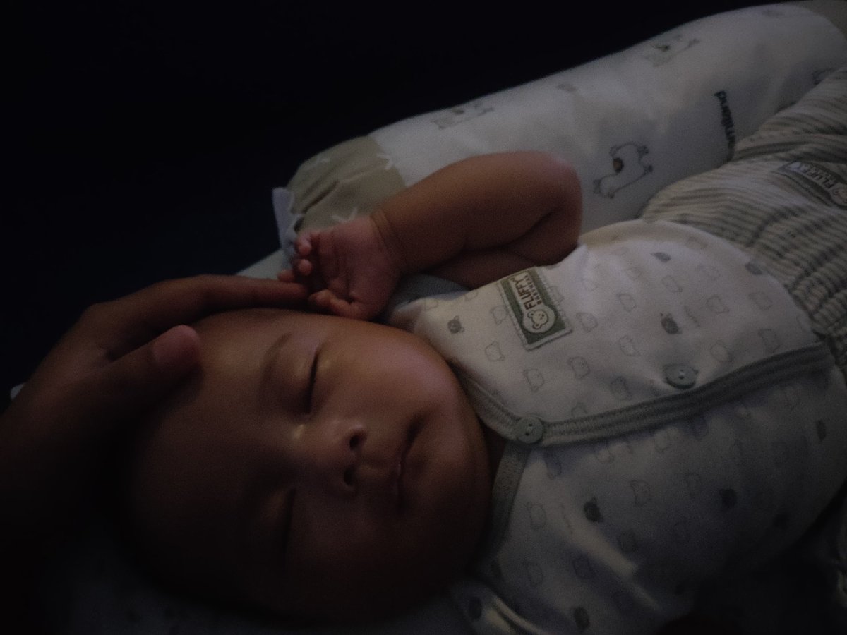 yemef's tweet photo. Ngurus ponakan sudah 4.
Tapi ngurus anak sendiri baru pertama.
Maaf nggeh kalo masih jauh dari kata sempurna seorang ibu.
Ibuk sayang abeel yang banyak ❤️ https://t.co/oOV3PKHzoG