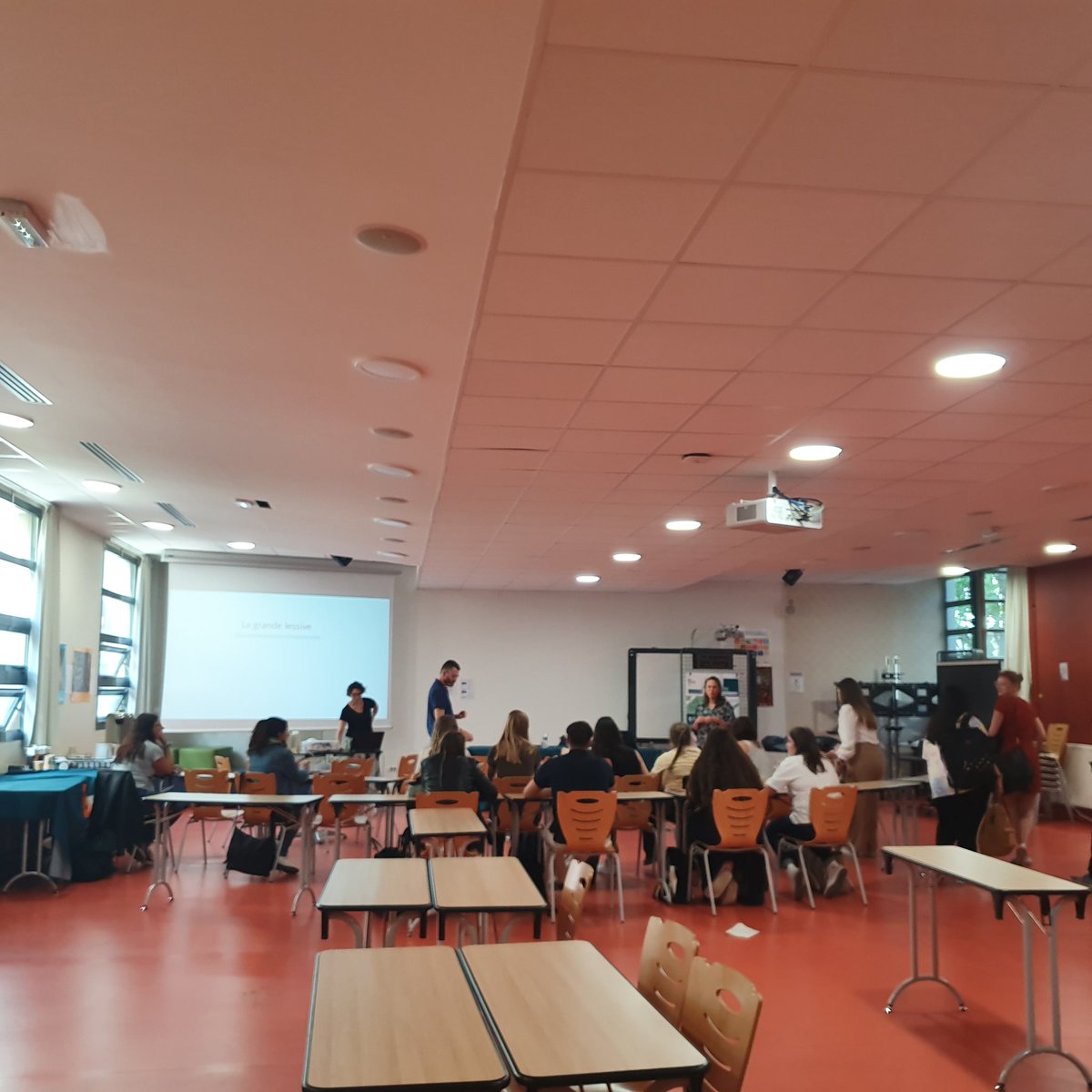 Semaine d'accueil des jeunes enseignants du 1er degré à Canopé dans la Marne.  Des ateliers pour préparer sa 1ère rentrée en classe. #CPDMarne