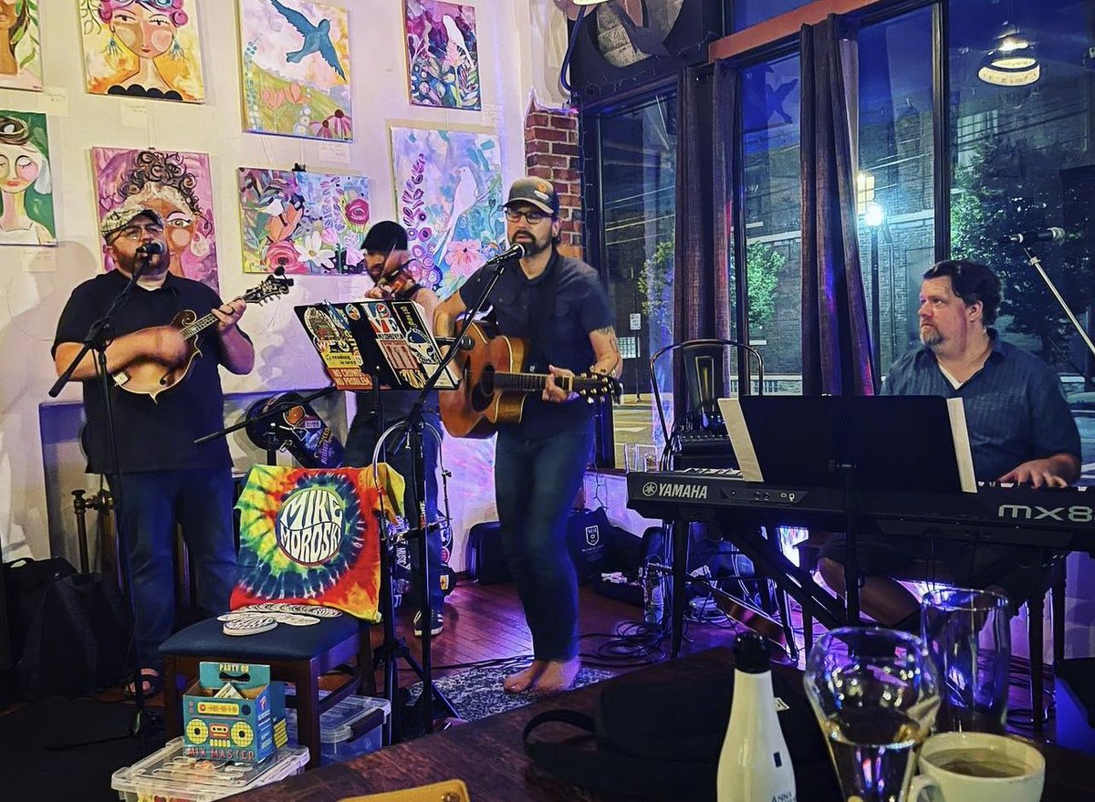 JamBandJovi's tweet image. HAPPY 2nd BIRTHDAY, Jam Band Jovi! 

Jason would be so floored by how many people know our silly lil’ made-up band’s name. To say nothing of how very fucking not silly &amp;amp; real it is now.

Thanks for all the music and memory-making, guys. This is a good thing. I love y’all so much.