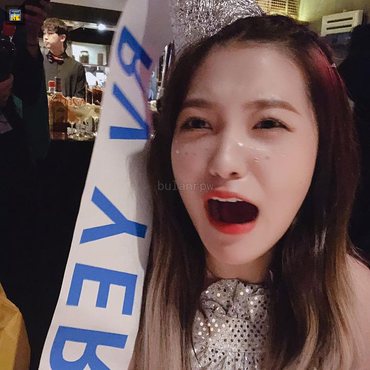 bulanrpw's tweet image. Pe jujur iri banget ke orang yang dijajanin ini itu sama pacarnya. Aku boro boro dijajanin gaess beli layout couple buat mensive aja harus split bill hikkssss