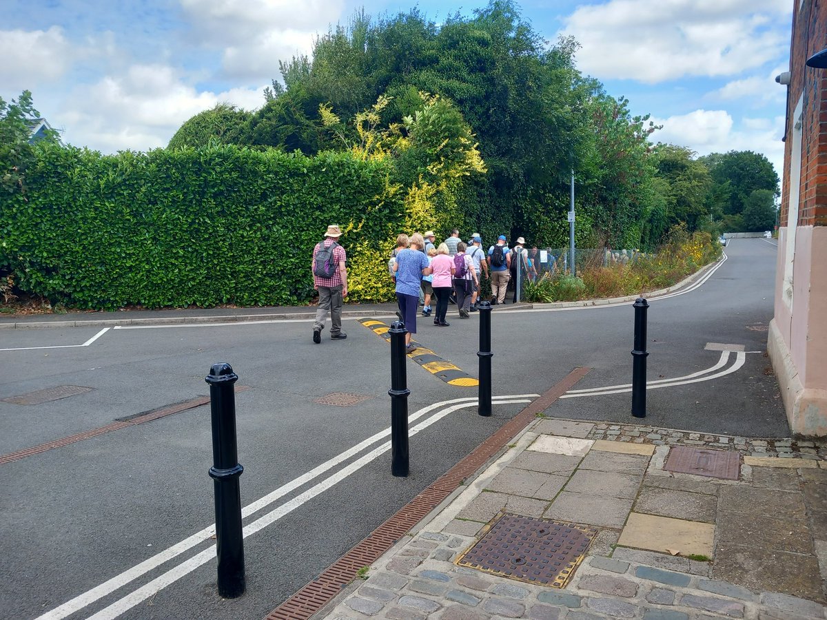 FryerningFrame's tweet photo. Attractive banner on Platform 1 @greateranglia #Ingatestone
@angloeuropean73
It's good to see a large group of walkers arriving this morning and moving off towards the village as well
#FriendsofIngatestoneStation https://t.co/Y3xeVeZVkC