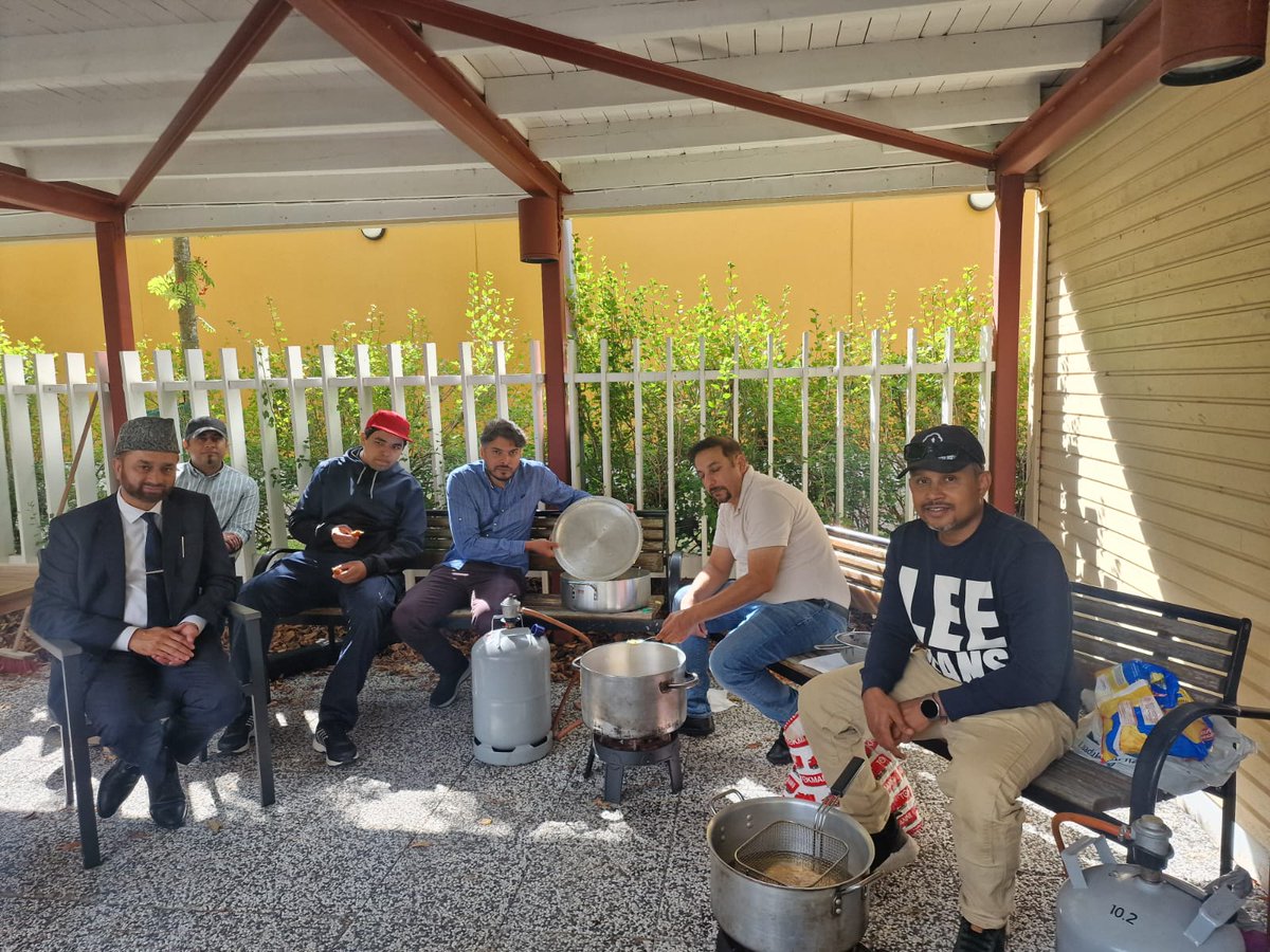 mkaSuomi's tweet photo. Our free food stall for an event in Old Peoples Home in #Kannelmäki #Helsinki 

#Finland #Suomi #Islam #Uskonto #Peace https://t.co/sc5aA26ArG