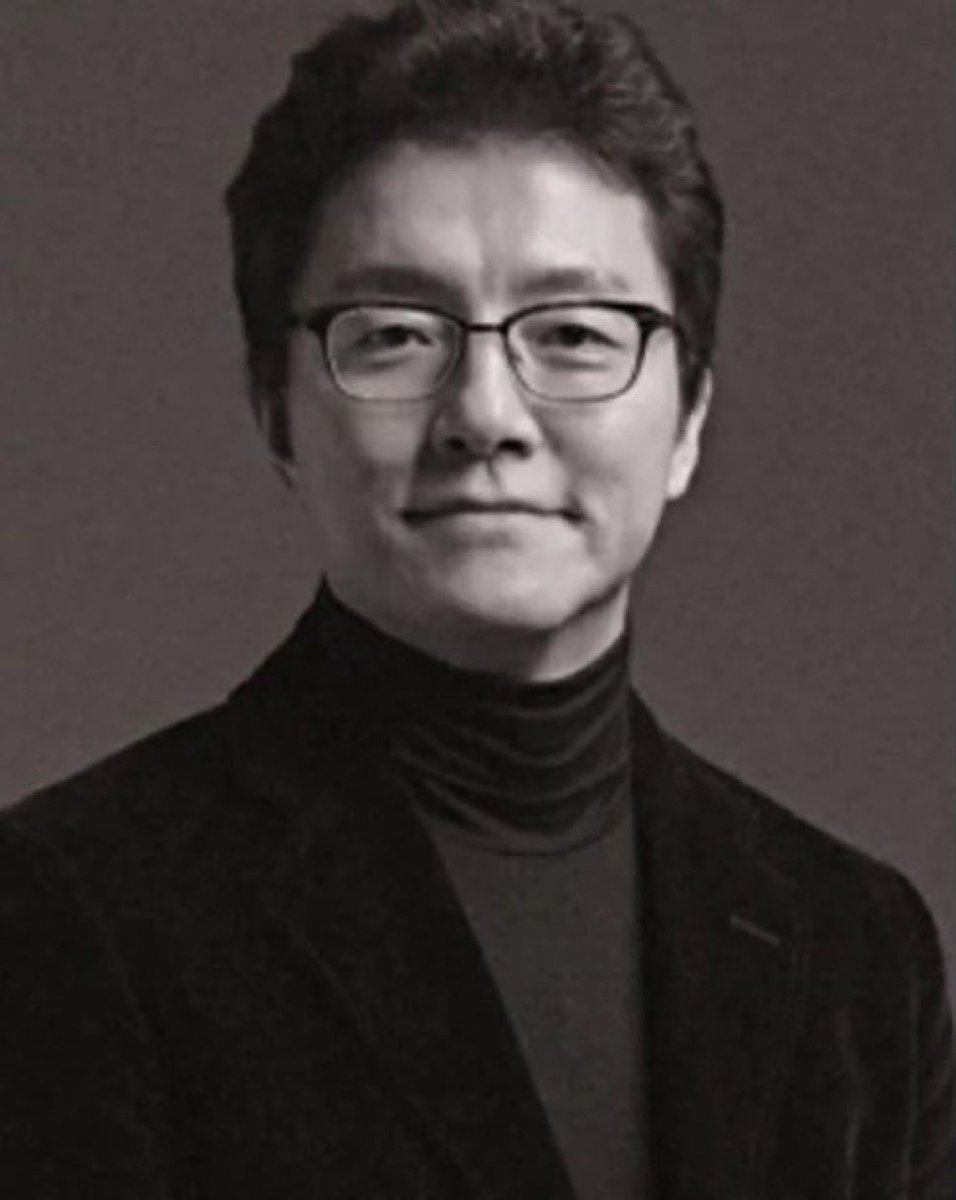npomvtt's tweet photo. As ex-membros do FIFTY FIFTY, Saena, Sio e Aran, entraram com uma ação judicial de 300 milhões de wons contra o CEO da ATTRAKT, Jeon Hong-joon.

O processo atua como uma reconvenção ao processo de 13 bilhões de wons da ATTRAKT contra as meninas, seus pais e outras partes. https://t.co/ai1FfwJl7M