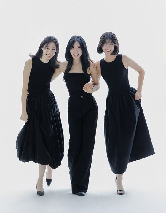 npomvtt's tweet photo. As ex-membros do FIFTY FIFTY, Saena, Sio e Aran, entraram com uma ação judicial de 300 milhões de wons contra o CEO da ATTRAKT, Jeon Hong-joon.

O processo atua como uma reconvenção ao processo de 13 bilhões de wons da ATTRAKT contra as meninas, seus pais e outras partes. https://t.co/ai1FfwJl7M