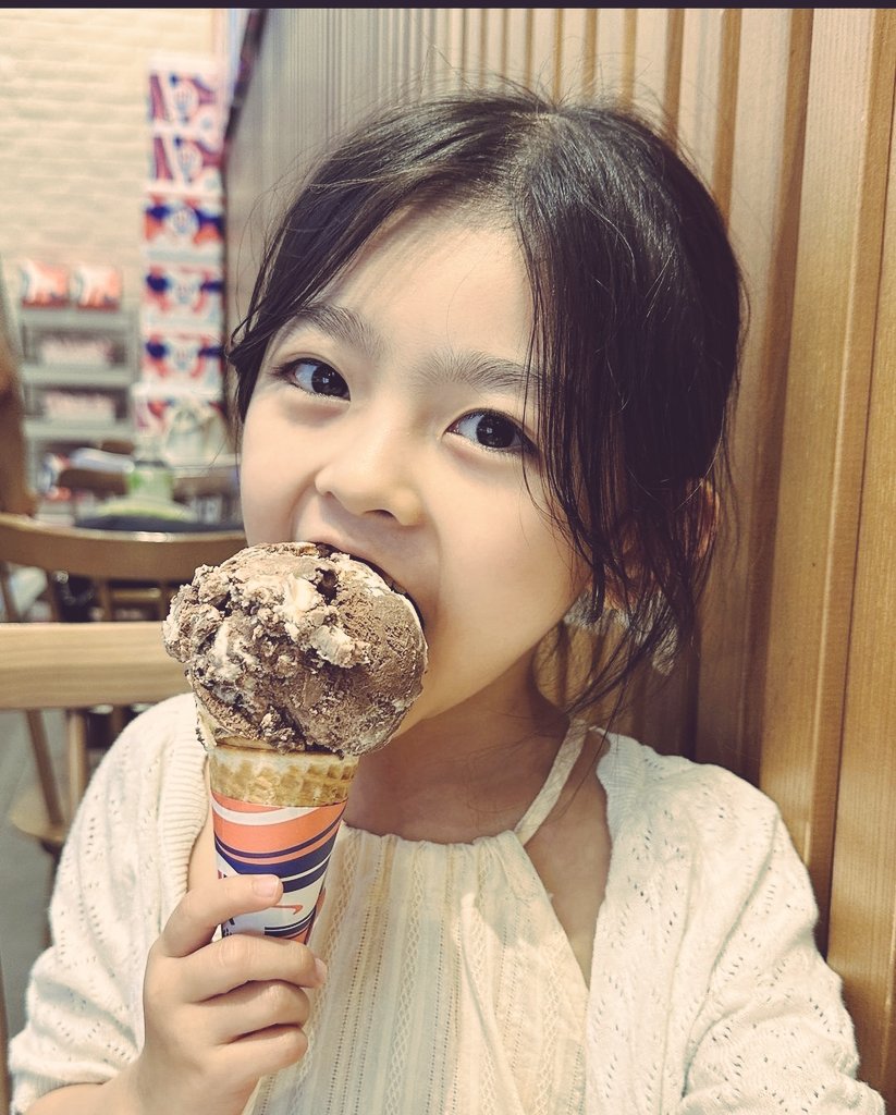 lunearthly's tweet image. ㅤㅤㅤ

Ice cream date.

ㅤㅤㅤ