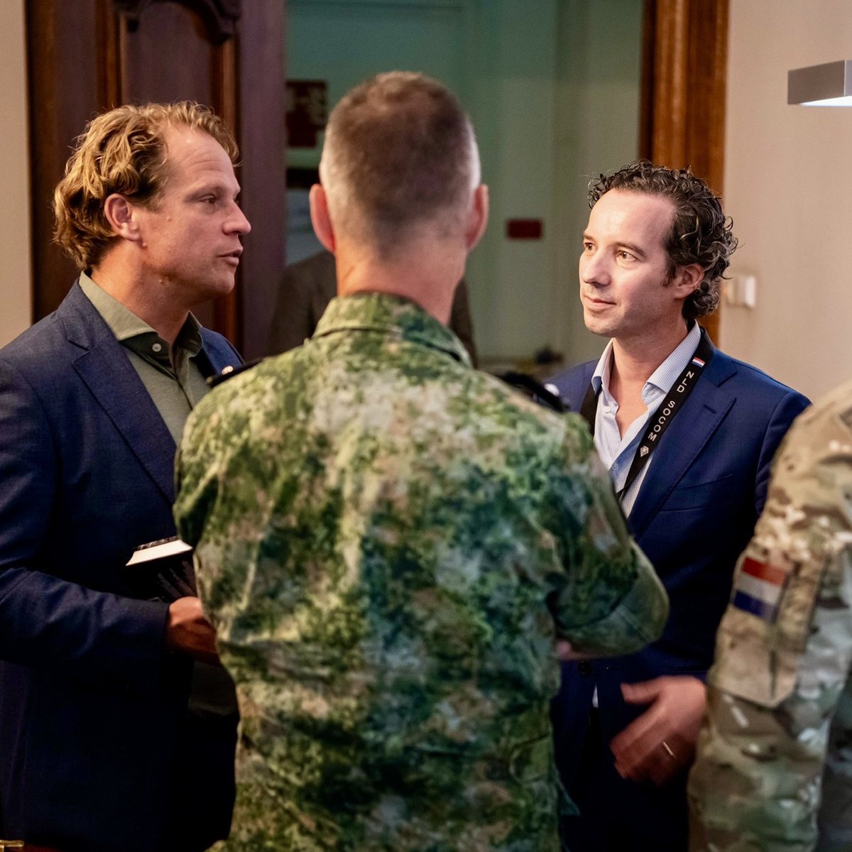 De Special Operations Forces staan voor nieuwe uitdagingen nu de dreiging verschuift. In het boek ‘Into the Void’ onderzoekt prof. dr. Martijn Kitzen de toekomst van SOF.

Trots op deze samenwerking en de bijdragen van onze experts bij <a href="/Defensie/">Ministerie van Defensie</a>!