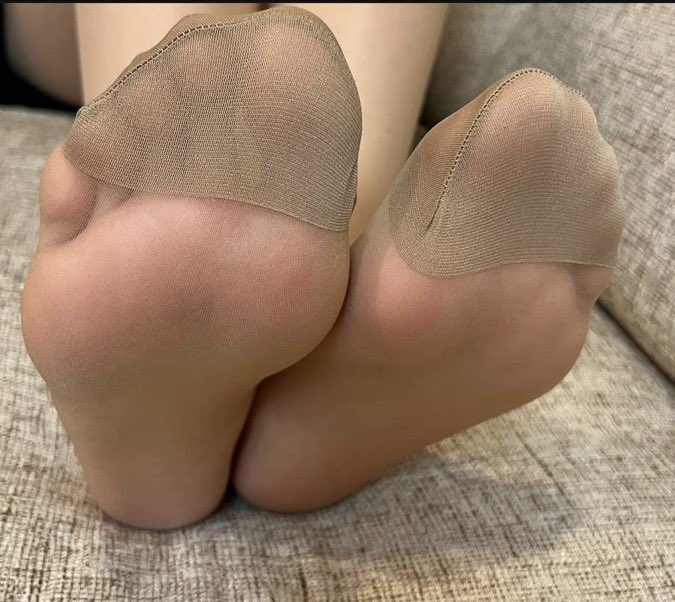 味道全聚吸在脚尖怕是会爽死你

#原味丝袜 #脚底 https://t.co/wm47lBNCoQ