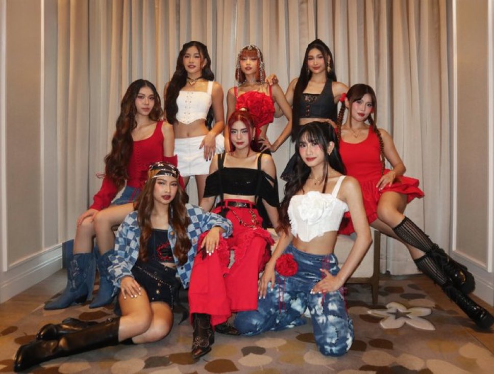stakupop's tweet photo. NAPA SARANGHAEYO AKO BIGLA https://t.co/9ZTs1eY639