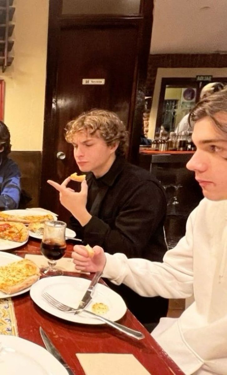 🌱 (@santivacarchive) on Twitter photo 