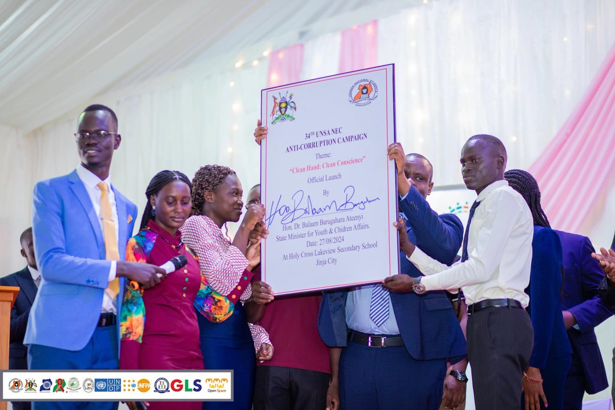 Appreciation: The 34th National Executive Committee want to thank Hon. Minister @BalaamAteenyiDr for honoring our invitation to the official opening of our national Debate,poetry and public championship and also for launching our campaign against corruption. 
#UNSADebates2024