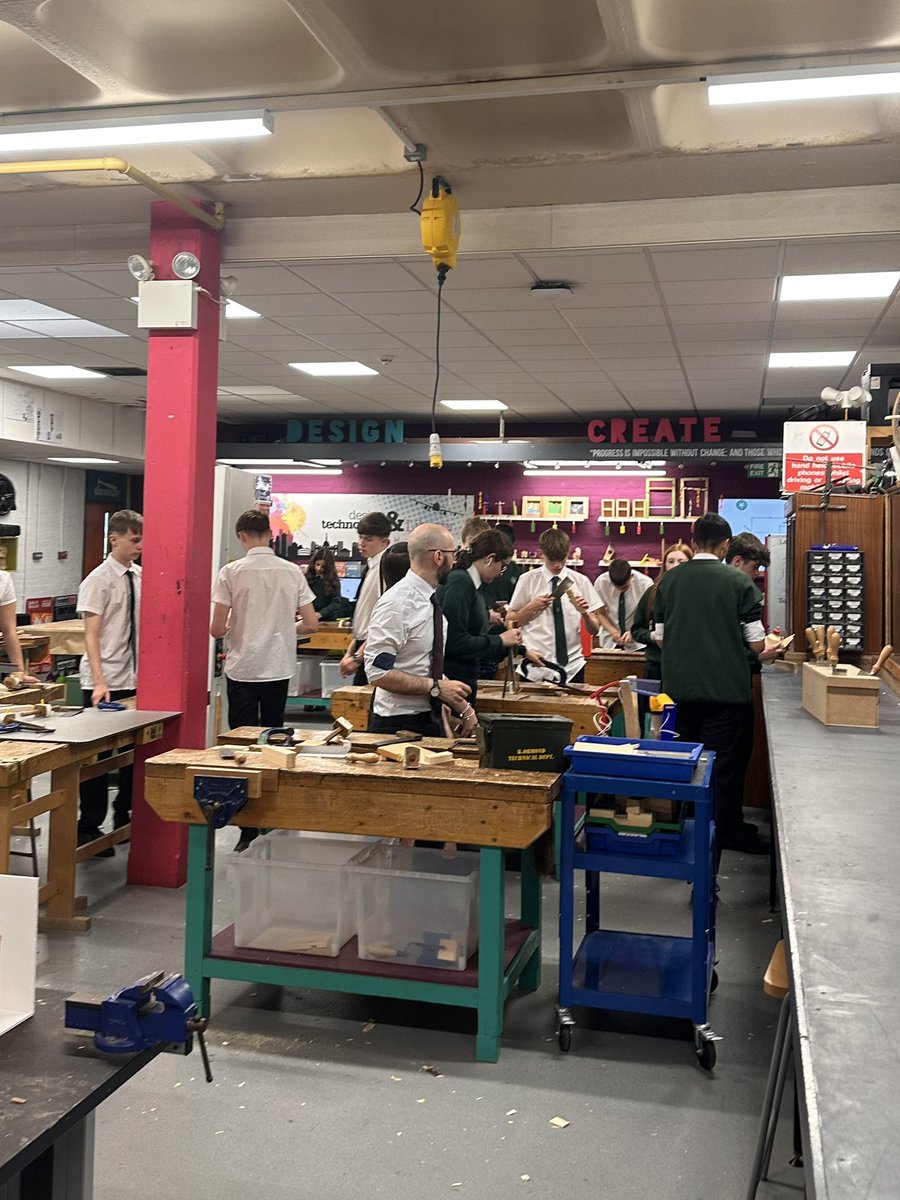 dandtstlukes's tweet image. Great seeing all the workshops so busy at once! #designandtechnology #STEM @StLukesHigh