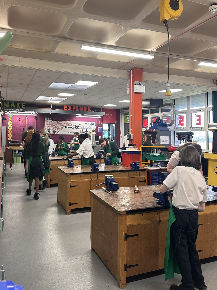 dandtstlukes's tweet image. Great seeing all the workshops so busy at once! #designandtechnology #STEM @StLukesHigh
