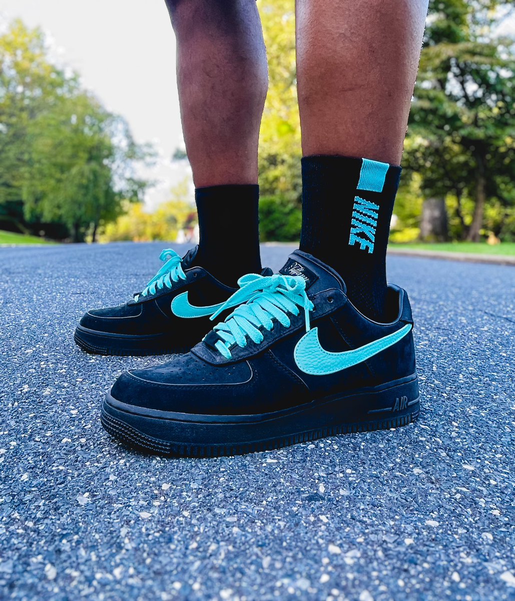 JDWhite112's tweet photo. “Shine bright like a diamond!” 💎
@TiffanyAndCo @willstowehos @azcaptures @tiona_deniece @Jamiersen #KOTD @nikestore #snkrsliveheatingup #snkrskickcheck #sneakerdrop #yoursneakersaredope #PhotographyIsArt https://t.co/ZDIx0lPDii