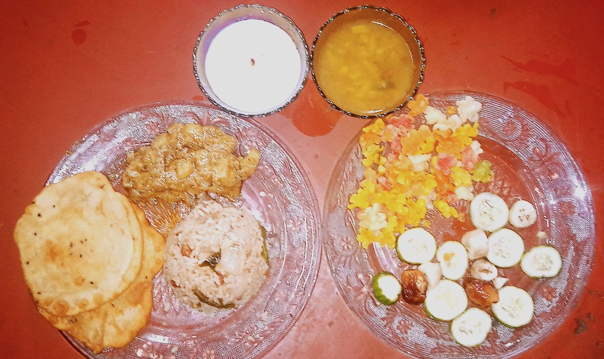 dj_bluhi's tweet photo. Yesterday Holy Janmastomi Lunch &amp; today's Lunch. Hare krishna Hare Ram 🙏 Jai Hanuman 🙏
#Janmashtami2024 #lordkrishna #masalapuri #vegfriedrice #aluposto #jeeraalu #sagokheer #alusabji #ricekheer #fruitsalad #cucumber #banana #goava #datepalm #twitter #raisin #cashew #papad https://t.co/QJPuZy8lax
