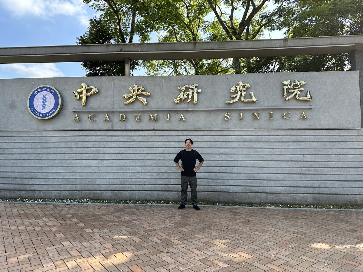 HiraiwaTetsuya's tweet photo. Today greatly-motivated student from Yokohama City University, Mr. Shioda @Tachikawa_BP , visited us to experience foreign research environment! Thank you for coming and chatting with us by spending your limited time in Taipei, Shioda-san!! https://t.co/A7eOj12Ol5
