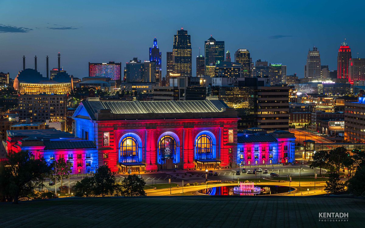 KU_Football's tweet photo. Initiate 𝗞𝗔𝗡𝗦𝗔𝗦 City takeover 🔴🔵

( 📸 Kent Auf Der Heide ) https://t.co/4vsxNDFFrR