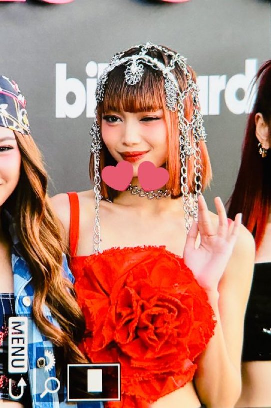 loveforemiamily's tweet photo. THIS GIRL LOOKS LIKE LISA FROM BLACKPINK?? https://t.co/1JmvAYYbAo