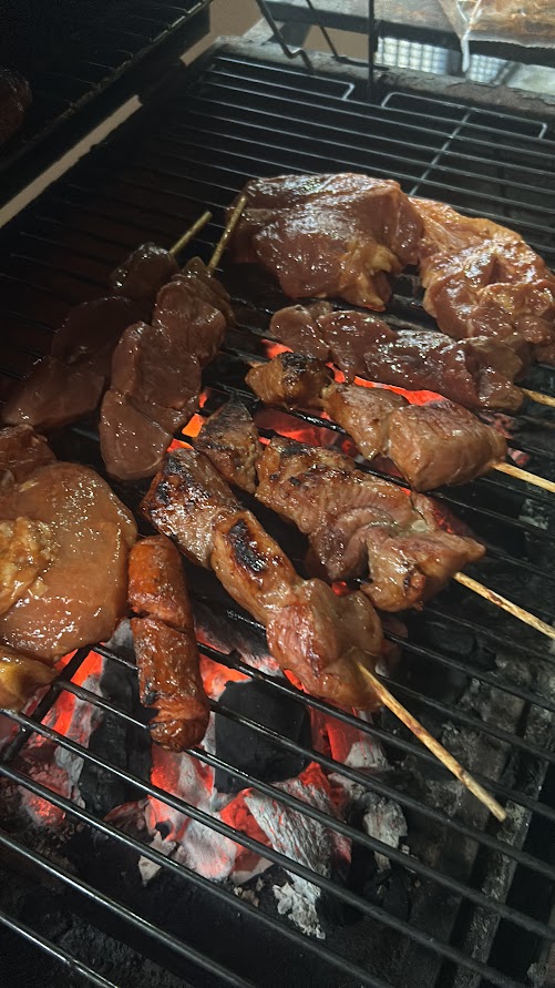 panamabeyond's tweet image. El #sabado hicimos un #asado de #vagos como lo llamo yo, compramos este combo parrillero que costo 16 dólares y prendimos el fuego, es hora de ir comprando otra parrilla, de dos a tres personas y hasta el perro comió.
#Panamabeyond