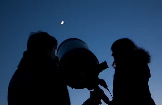 Badger Talks (@uwbadgertalks) on Twitter photo Every day, the universe reveals new wonders millions of light-years away. Join presenter Rachel Lee McClure for a Universe in the Park event on 8/31 at 8:30 PM at Wyalusing State Park. See you there, rain or shine! <a href="/WDNR/">Wisconsin DNR</a> <a href="/uwastro/">UW-Madison Astronomy</a> <a href="/UWSpacePlace/">UW Space Place</a>
hubs.li/Q02FJrTK0 Every day, the universe reveals new wonders millions of light-years away. Join presenter Rachel Lee McClure for a Universe in the Park event on 8/31 at 8:30 PM at Wyalusing State Park. See you there, rain or shine! <a href="/WDNR/">Wisconsin DNR</a> <a href="/uwastro/">UW-Madison Astronomy</a> <a href="/UWSpacePlace/">UW Space Place</a>
hubs.li/Q02FJrTK0