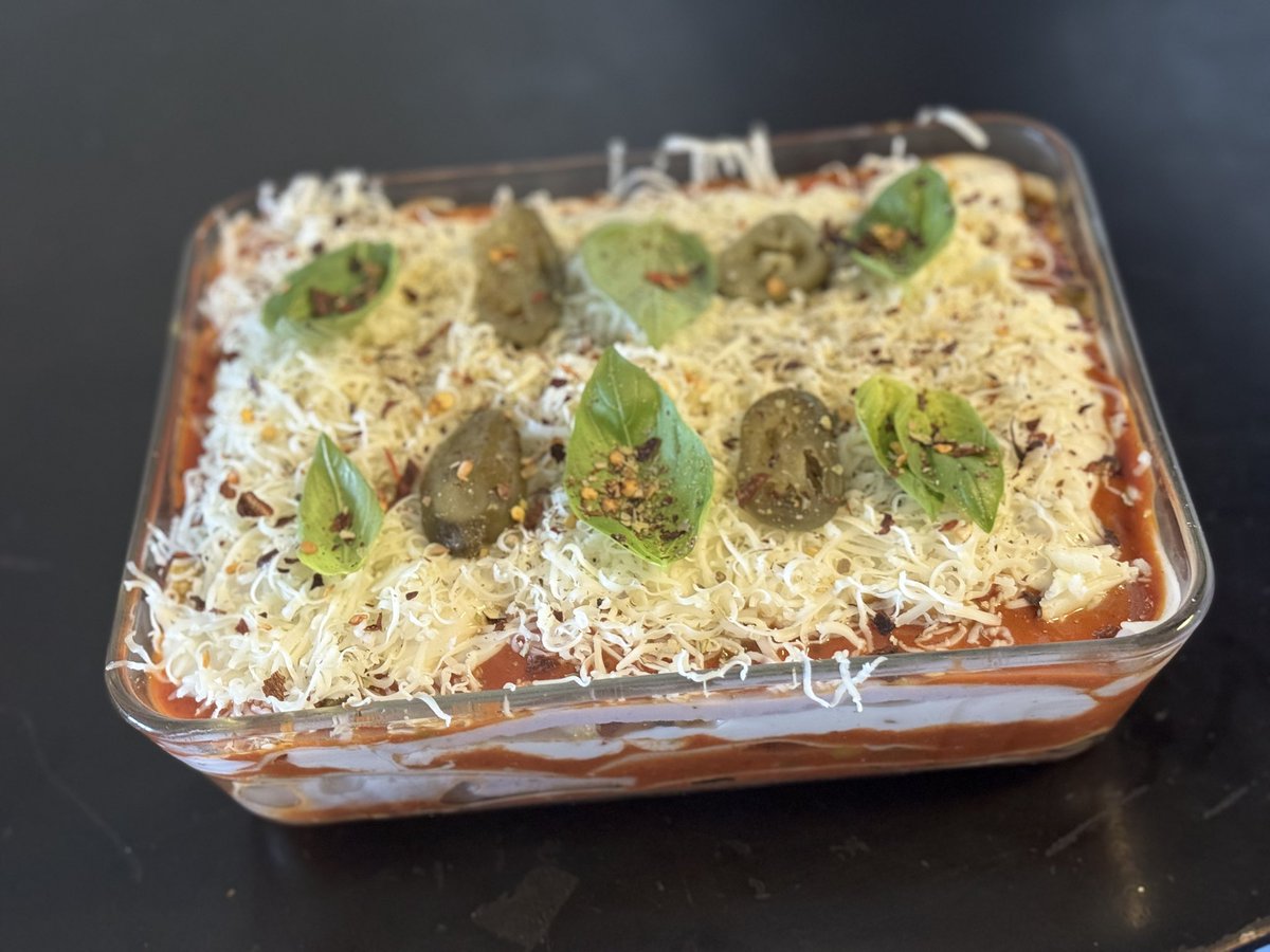 Peaceofmind0135's tweet image. Just pulled out a freshly baked lasagna from the oven, made from scratch! The aroma is heavenly and my taste buds are doing the happy dance!!❤️❤️#homemadewithlove