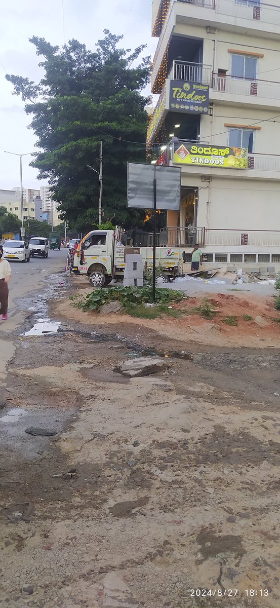 GautamKamath2's tweet photo. @chairmanbwssb @BBMPCOMM @osd_cmkarnataka Sewage Water disposal onto road. Urgent attention required. Health Hazard.
Pipe line road junction with 80 feet road, Gubbalala,  ward 184, off Kanakapura  Road.
UGD pending for more than 3 years for 300 mtr stretch. AEE showing helpless. https://t.co/yWM3pq4XMK