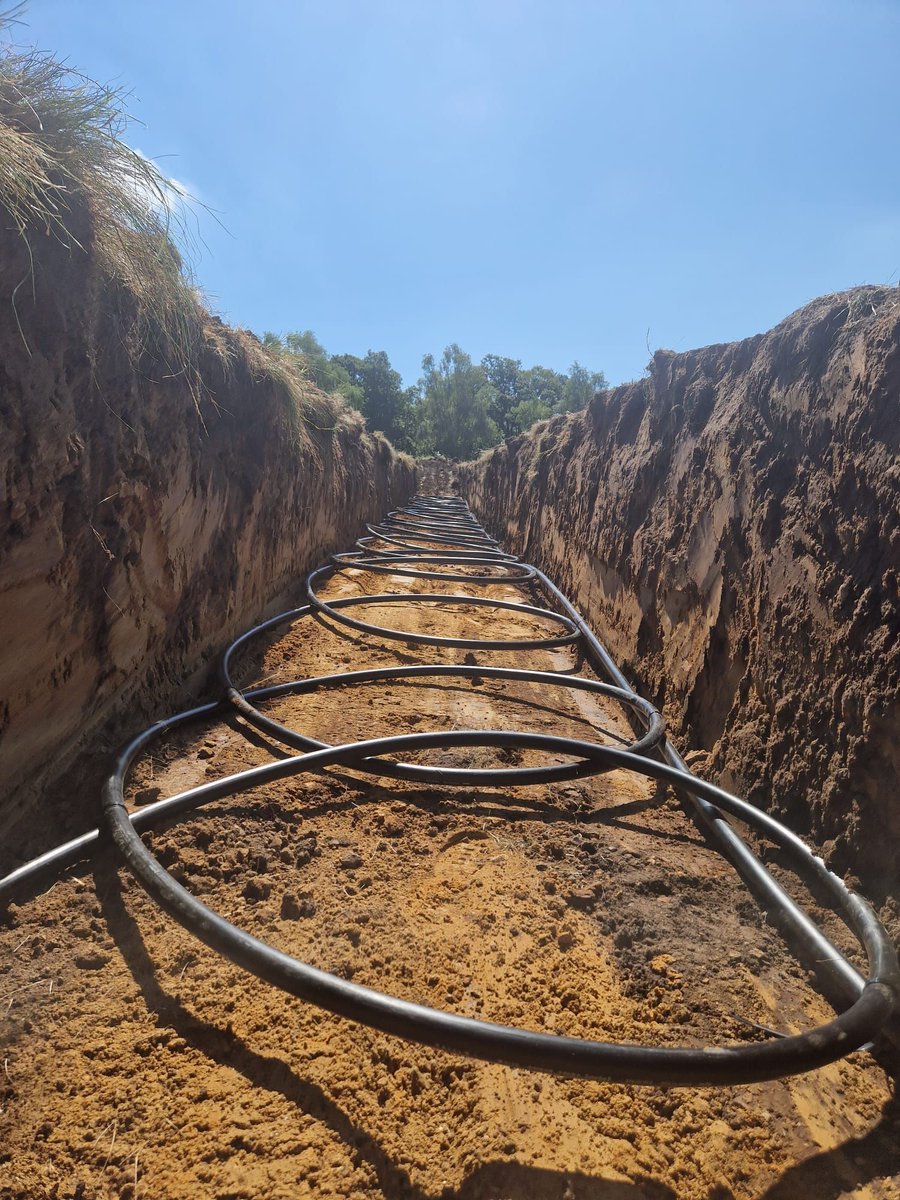 With the recent dry weather, we’re thrilled to have installed a ground source #heatpump without any rain interruptions! ☀️

Take a look at some behind-the-scenes shots from a recent installation at a local #Dorset residence.