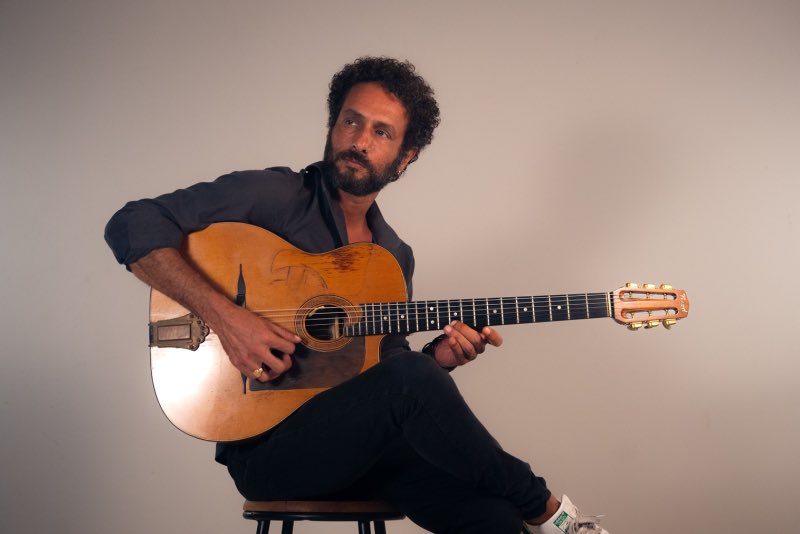#Agenda - Nesta quinta (29), o Espaço 373 recebe o guitarrista israelense Yuval Ben Lior para uma noite de seu jazz manouche, criado por Django Reinhardt na Paris dos anos 1930. supertransado.com.br/site/artigos/n…