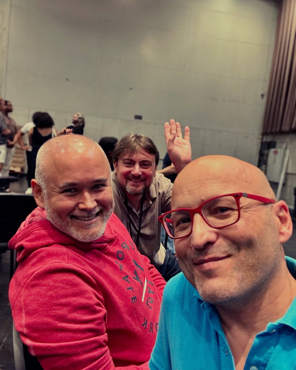 Enrique Mazzola (@enriquemazzola) on Twitter photo Rigoletto and the Duca di Mantova at <a href="/LyricOpera/">Lyric Opera of Chicago</a> 🙌🏼 our great #IgorGolovatenko and #JavierCamarena 🤗 and me 😊
.
.
.
#mychicagolife #mychicagopix #likechicago #onlinechicago #chicagohome #chicagolife #chicagolove #chicagocity #chicagoland #windycity #chicagoartist <a href="/PSMusicBerlin/">PS music Berlin</a> Rigoletto and the Duca di Mantova at <a href="/LyricOpera/">Lyric Opera of Chicago</a> 🙌🏼 our great #IgorGolovatenko and #JavierCamarena 🤗 and me 😊
.
.
.
#mychicagolife #mychicagopix #likechicago #onlinechicago #chicagohome #chicagolife #chicagolove #chicagocity #chicagoland #windycity #chicagoartist <a href="/PSMusicBerlin/">PS music Berlin</a>