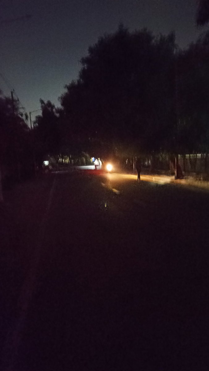 सेक्टर71 की A5,B2 की मेन रोड और सर्विस रोड पर पिछले  कई दिनों से घनघोर अंधेरा छाया हुआ है जबकि पूर्व मे कई शव मेट्रो के खाली प्लॉट मे पाए गए है. क्या अथॉरिटी किसी नई घटना का इंतजार कर रही है इस अंधकार को मिटाने के लिए. <a href="/CeoNoida/">CEO, NOIDA Authority</a>  <a href="/CP_Noida/">CP Noida</a> <a href="/noida_authority/">NOIDA Authority</a>