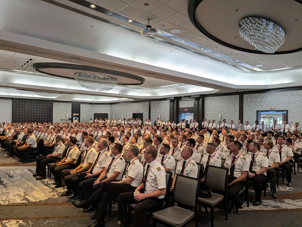 AirCanadaPilots's tweet image. Today, Air Canada pilots are holding a national informational picket across Canada to show management that this pilot group is united to secure a contract that reflects the value we bring to Air Canada.  #StrikeReady #alpapilots #YVR #YYZ #YUL #YWG