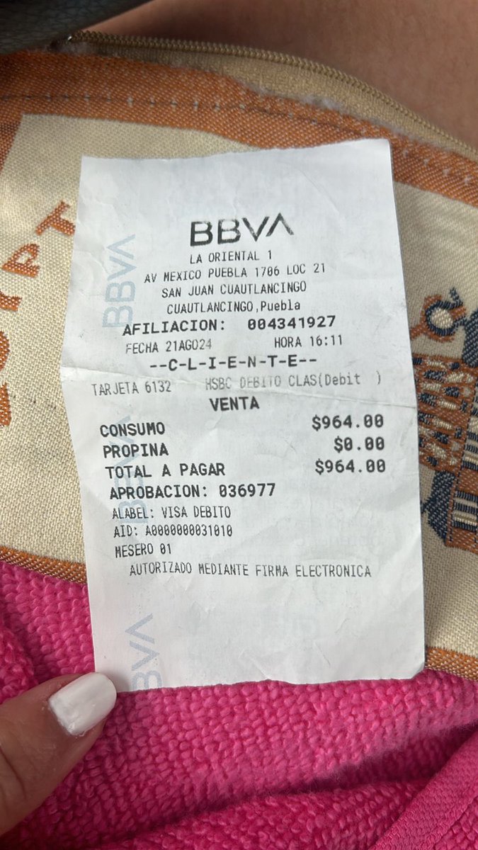 zugeidy's tweet photo. @ATOriental    tampoco me esnt re ceron un ticket desglosado d el que se consumió y pago por el cual solicito que me lo envíen y la persona de recursos humanos le falta más tacto y atención hacia el cliente. Es un patán https://t.co/rnzit5OzQ3