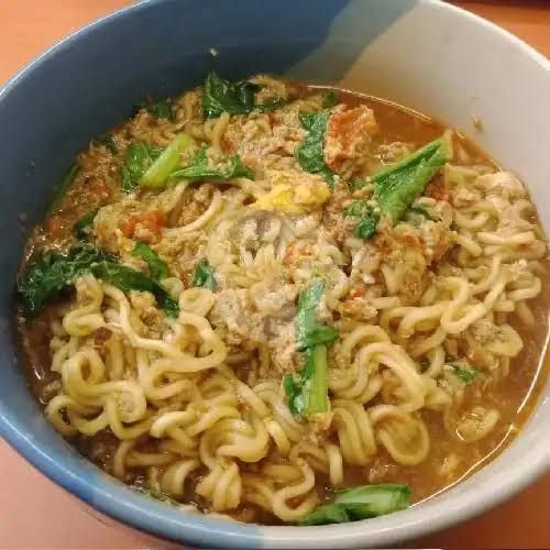 Naim_Fx's tweet photo. @Roriipupper Add chillies, veggies, egg and don't throw away all boiled water. We call this Mie Nyemek https://t.co/UMapjzI5nQ