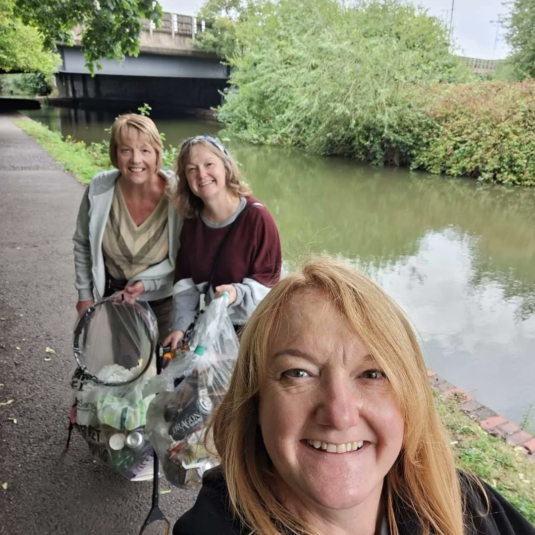Litterwatch1's tweet photo. Today, Emma, Claire, and Marion are out litter picking their adopted streets in Oldbury - a true family affair.  Litter picking not only benefits the environment by reducing pollution and protecting wildlife, but it also promotes physical activity and mental well-being. https://t.co/dkNr7oM2KD
