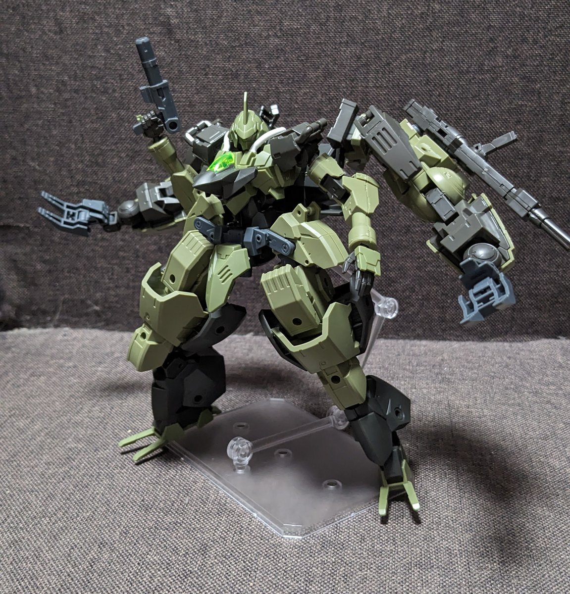 VDNV_p_ARM  

ヴェルデノヴァをベースに近接特化のパワーアームを取り付けたモデル。ヴェルデノヴァの頭部パーツでだいぶヒロイックな印象に。とにかく太っとい太ももメカを作りたくて組んでみました。よろしくお願いします。 #30MM #カスタマイズミッションズEX #スグミッションズコース