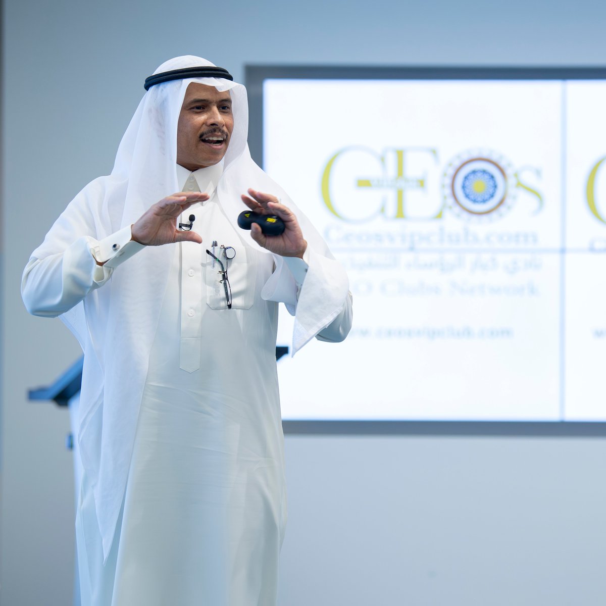 Otasnet's tweet photo. الهيئة العامة للمنشآت الصغيرة والمتوسطة "منشآت"، تختار ترافل بلص جلوبال كنموذج من ضمن قصص النجاح المحكية في "أسبوع السياحة" 2024، حيث قدم الرئيس التنفيذي والشريك المؤسس للشركة يونس بن محمد السليمان تفاصيل رحلة تأسيس شركة ترافل بلص.

"على رأس طعس وُلدت ترافل بلص" هكذا بدأ السليمان كلمته، التي طرح فيها كيفية عمل المنظومة العالمية لموردي السياحة الإلكترونية، بالإضافة إلى الجولات الاستثمارية وآلية تقييم الشركات الناشئة، مما أضاف قيمة كبيرة للحضور وساهم في إثراء النقاش حول مستقبل قطاع السياحة.
@MonshaatSA - @MonshaatSAcc 
@Saudi_MT - @TDF_SA
#أسبوع_السياحة