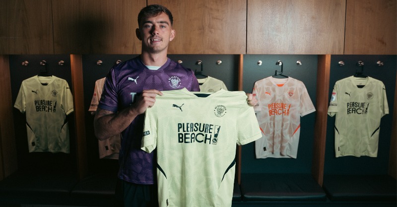 BlackpoolFC's tweet photo. The Club is delighted to welcome Harry Tyrer on a season-long loan deal from @Everton. 🤝

🍊 #UTMP