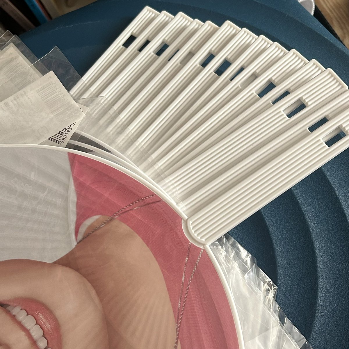 나니와단시 내한 기념 우치와 rt 이벤트🤍

총 세분께 오시의 우치와를 드려요🤍

* 팝몰과 퍼럽 우치와입니다🤍