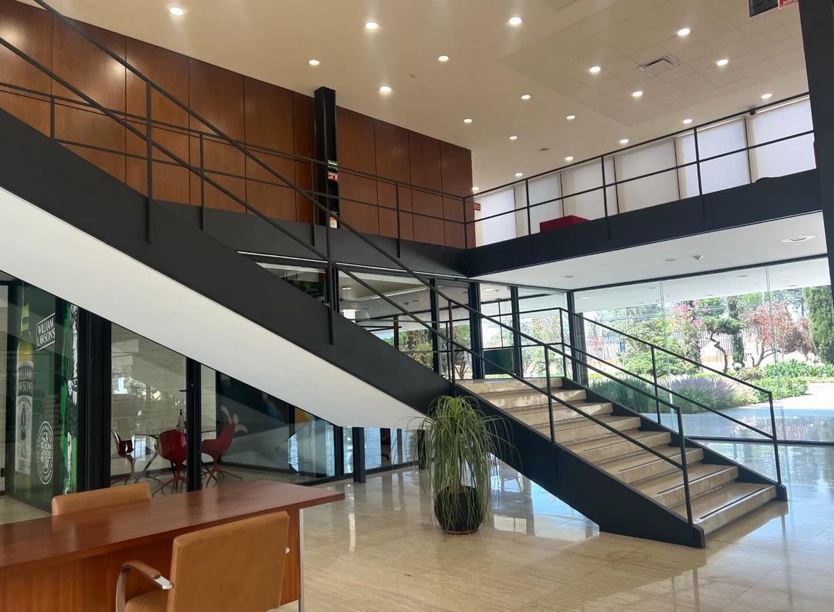 hectorvelazhv's tweet photo. El único Edificio Diseñado Por Mies Van der Rohe en Latinoamérica en 1961, la Fábrica de Bacardi, en Tultitlán, México así luce actualmente en perfectas condiciones, es una joya ! https://t.co/NItjdAXGSX