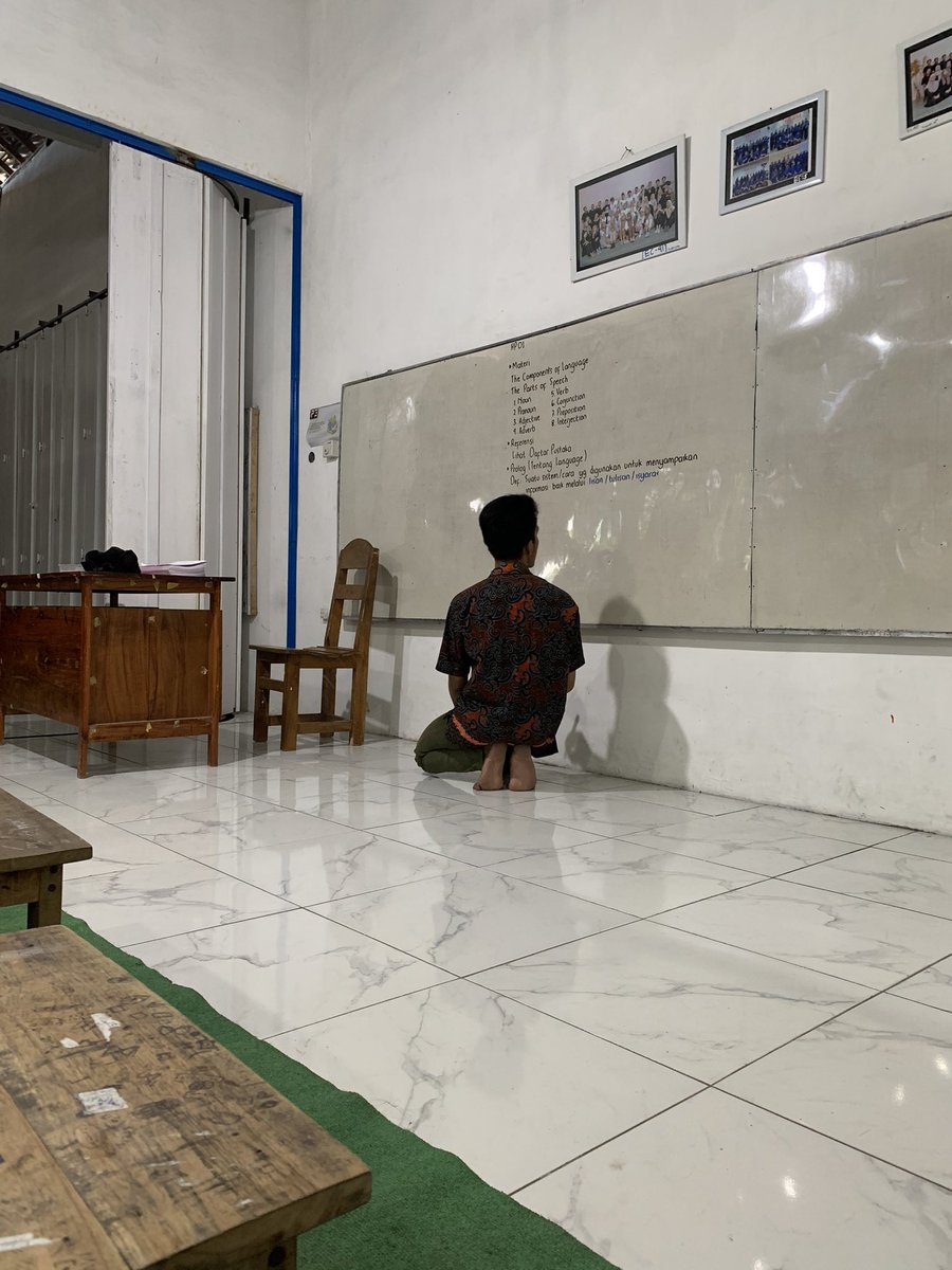 keshopiee's tweet photo. wajah lelah sehari 4 class 👍🏻 https://t.co/gb7Nle2z3H