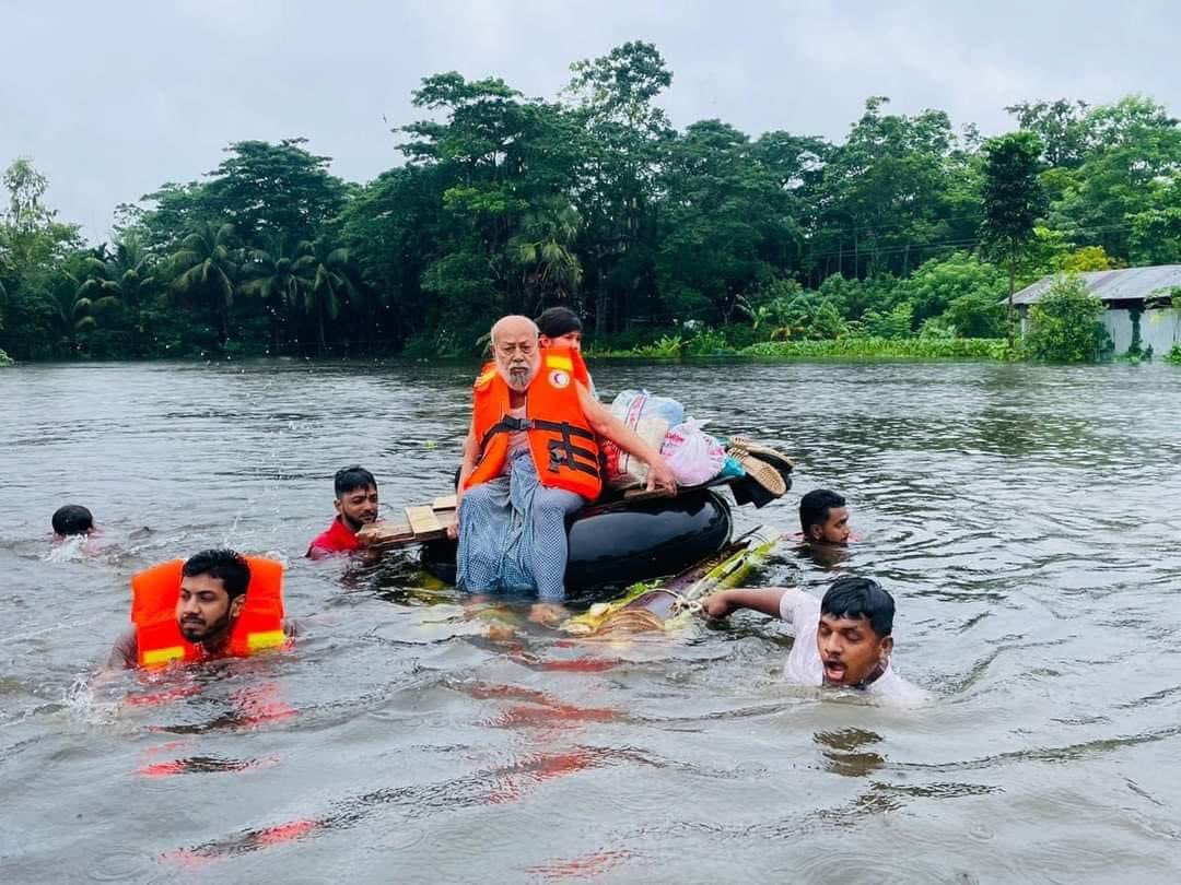 n_rose77's tweet photo. People need to start talking more about Lakshmipur! They're in a critical situation; please send them aid and support. #FloodsInBangladesh #FloodCrisisBd #Bangladesh #BangladeshCrisis https://t.co/k6JTu0Mf0e