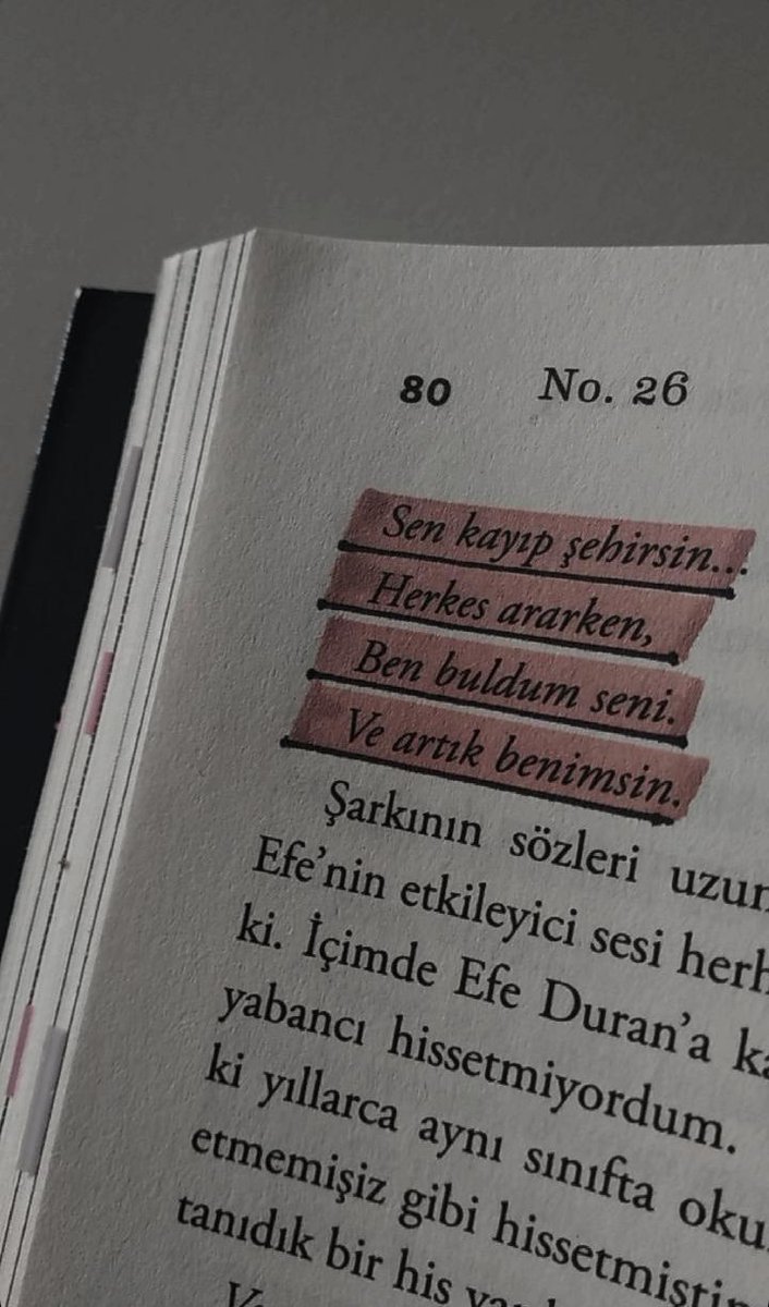 Sen kayıp şehirsin...
Herkes ararken,
Ben buldum seni.
Ve artık benimsin.