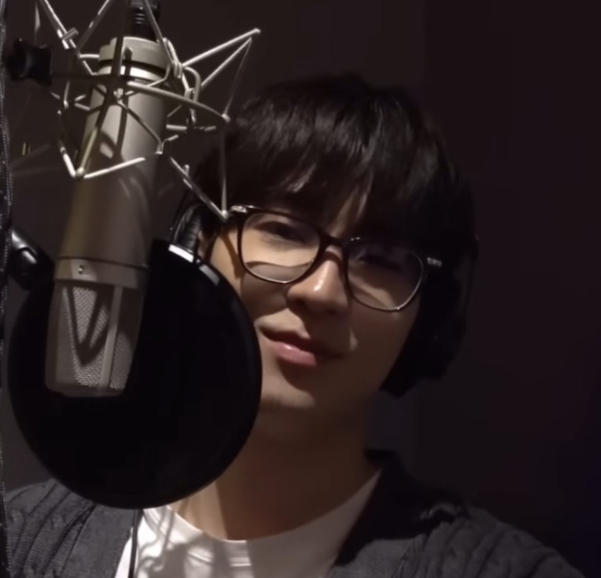 heybabydeul's tweet photo. his squiggly smile 🥹 https://t.co/Y4ZMiWNlLJ