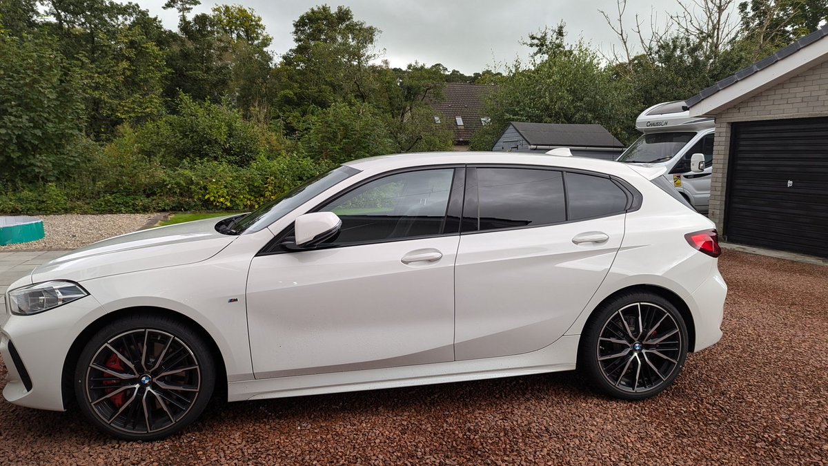damedevelo's tweet photo. 530 Hybrid is in for a service. The courtesy car is a little pocket rocket...128ti M Sport.  #cylists drive too...😊😉 https://t.co/h2APGvWU0e