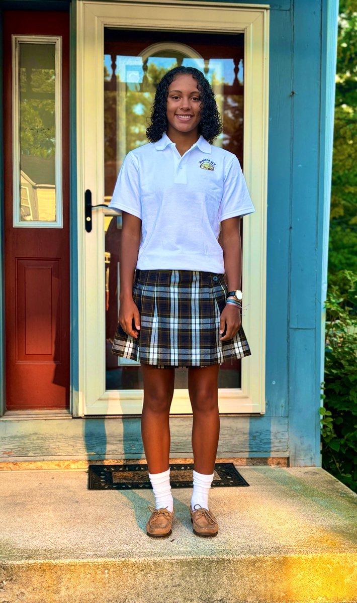 TnB_RDH's tweet photo. 1st day of 11th grade
Here’s to the CLASS OF 2026👏🏽 https://t.co/4jXTzPeA5v