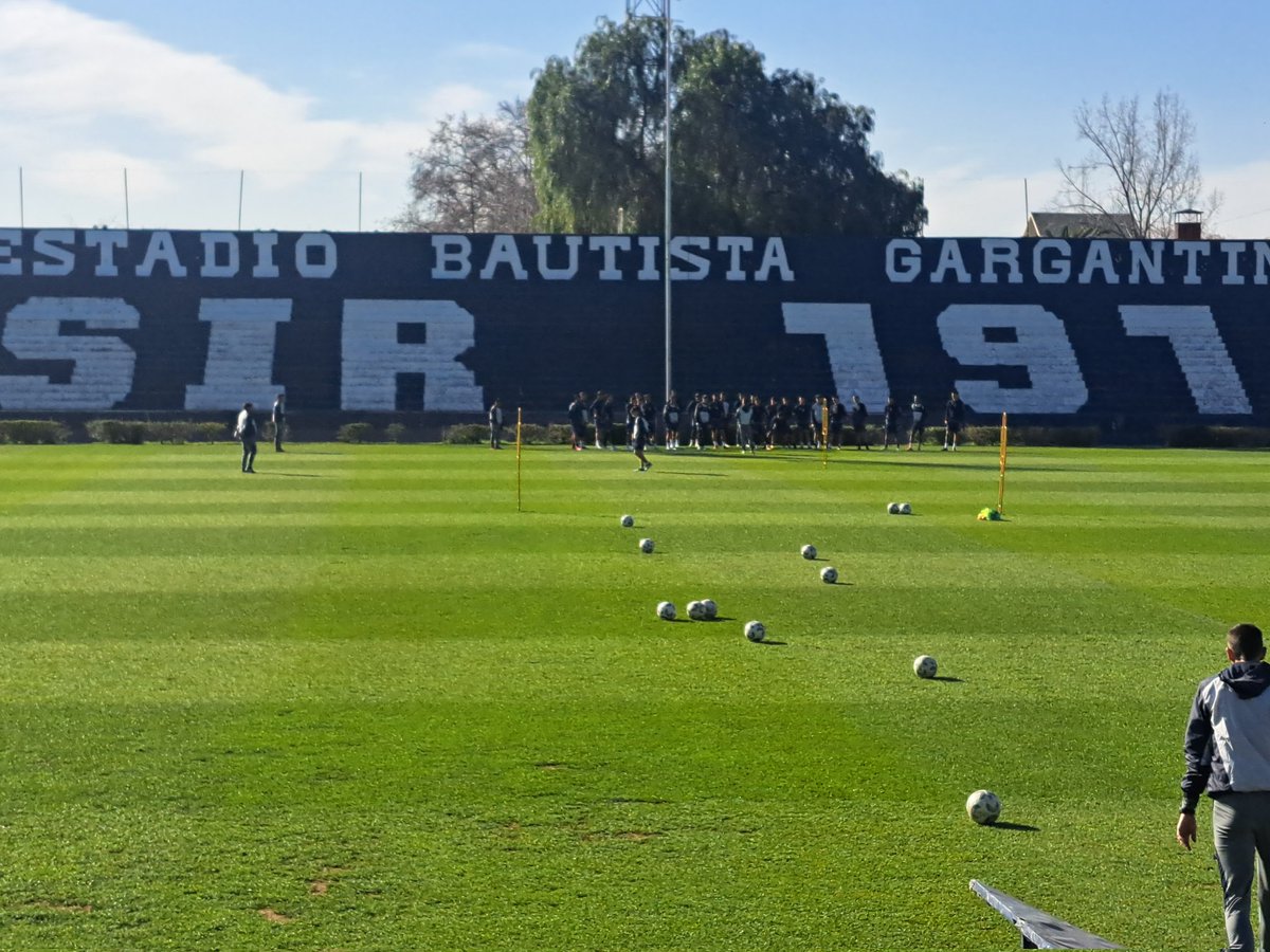 Rioschipi's tweet photo. Comienza la tercera etapa de Alfedo Berti al frente de #IndependienteRivadavia @radionihuil #Ovacion90 @diariouno https://t.co/y2yblWbJUz
